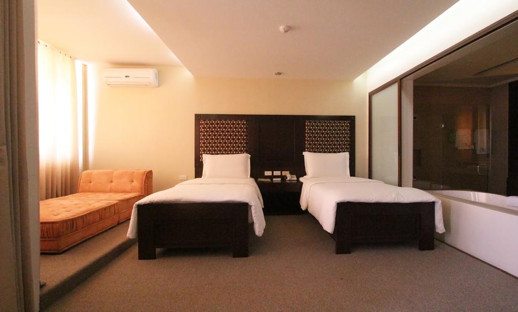 Coron Gateway Hotel & Suites Стая снимка
