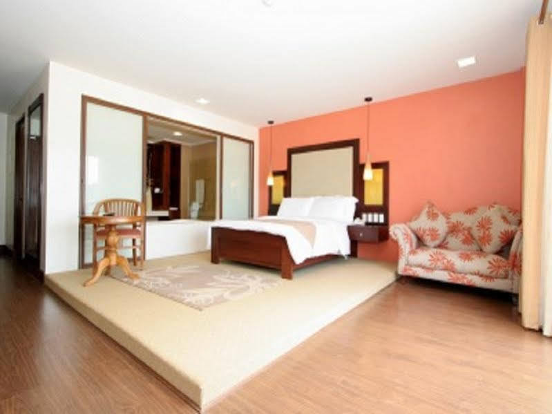 Coron Gateway Hotel & Suites Екстериор снимка
